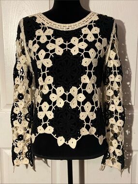 CLOTH by Design Black & Cream Hand Crocheted Floral Lace Top sz M